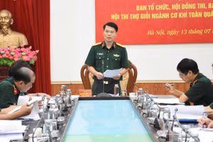 Đại tá Nguyễn Hồng Lợi, Trưởng ban Công đoàn Quốc phòng, Trưởng Ban tổ chức, Chủ tịch Hội đồng thi phát biểu.