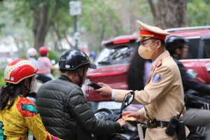 Phòng Cảnh sát giao thông Hà Nội chủ động xây dựng kế hoạch và tổ chức triển khai đồng bộ trên toàn địa bàn từ 10 giờ ngày 17/2 (Mùng 1 Tết).