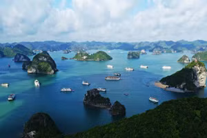 Hạ Long nhìn từ trên cao. (Ảnh: QUANG THỌ)