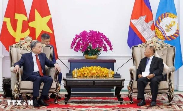Tổng Bí thư Tô Lâm gặp Chủ tịch danh dự Đảng Nhân dân Campuchia Heng Samrin. (Ảnh: Thống Nhất/TTXVN)