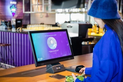 Du khách đặt phòng khách sạn không phải qua lễ tân. (Ảnh minh họa: TTXVN)