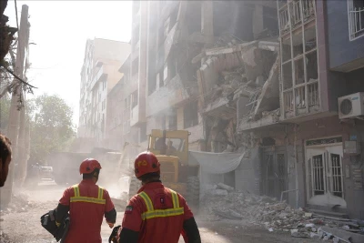 Các tòa nhà bị phá hủy sau cuộc không kích của Israel tại Tehran, Iran. (Ảnh: THX/TTXVN)