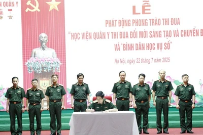 Các khối trực thuộc Học viện Quân y ký kết Giao ước thi đua tại Lễ phát động phong trào.