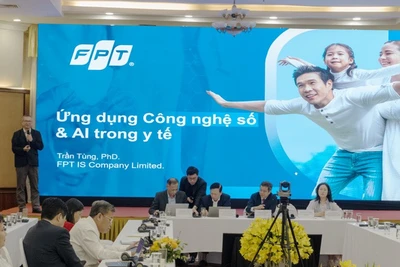 Đại diện Tập đoàn FPT chia sẻ thông tin ứng dụng trí tuệ nhân tạo trong chăm sóc sức khỏe tại hội thảo.