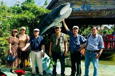 Một số nhà văn, nhà thơ tham gia Trại sáng tác về đề tài "Lực lượng vũ trang và chiến tranh cách mạng" năm 2025.