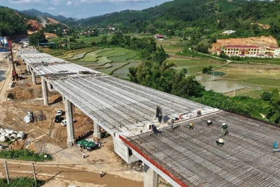 Chính phủ xác định giải ngân vốn đầu tư công là động lực then chốt để dẫn dắt, lan tỏa các nguồn lực xã hội.