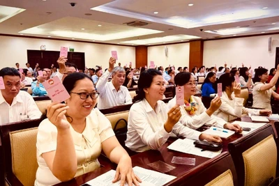 Các đại biểu đã biểu quyết thông qua số lượng người được giới thiệu ứng cử đại biểu Quốc hội khóa XVI nhiệm kỳ 2026-2031 tại Thành phố Hồ Chí Minh. (Ảnh: VƯƠNG LÊ)