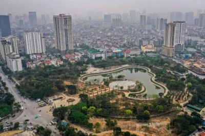 Toàn cảnh công viên Cầu Giấy nhìn từ trên cao.