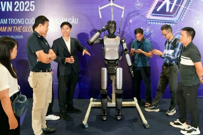 Robot hình người của VinRobotics tại Ngày hội Trí tuệ nhân tạo Việt Nam (AI4VN 2025). (Ảnh: GIANG HUY)
