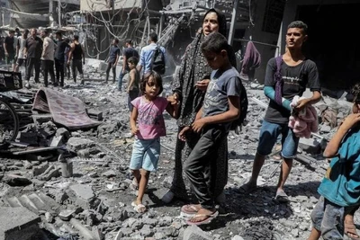 Các cuộc tấn công gây thiệt hại nghiêm trọng tại thành phố Gaza. (Ảnh: TÂN HOA XÃ)