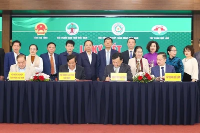 Đại diện lãnh đạo các đơn vị ký kết biên bản hợp tác giai đoạn 2026-2030.