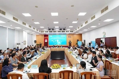 Toàn cảnh diễn đàn.