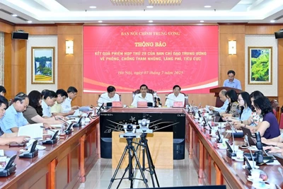 Quang cảnh cuộc họp báo. (Ảnh ĐĂNG KHOA)