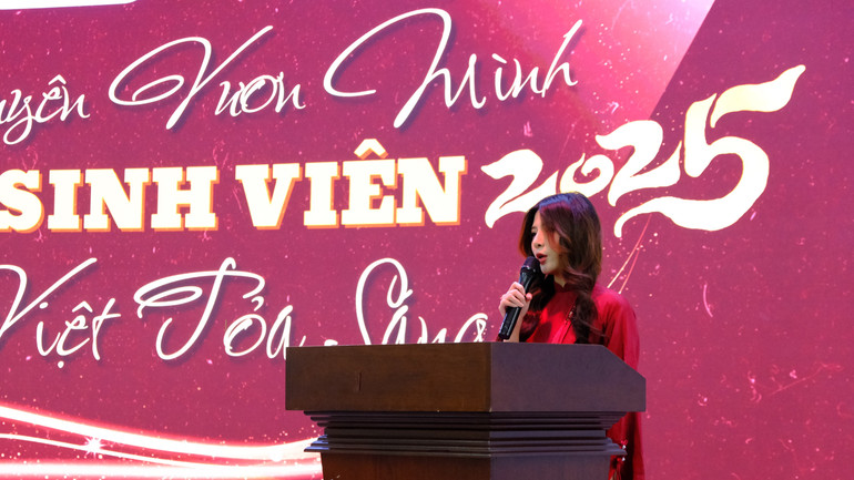 Chị Nguyễn Thị Lan Anh, Chủ tịch Hội Lưu học sinh Việt Nam tại thành phố Thiên Tân phát biểu tại chương trình. 251027-thien-tan-2.jpg
