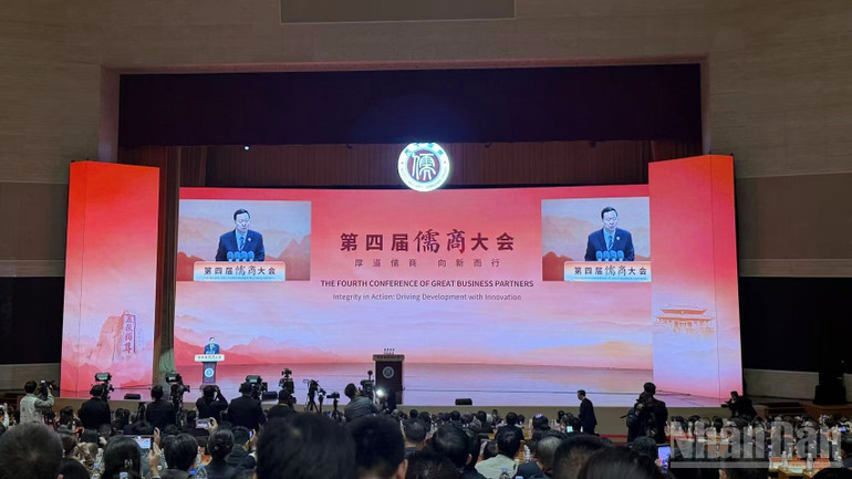 Tỉnh trưởng Sơn Đông Chu Nãi Tường tại Chương trình Xúc tiến kinh tế-thương mại tỉnh Sơn Đông lần thứ 4. ndo_br_251030-son-dong.jpg