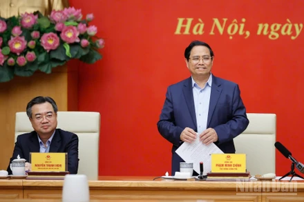 Đồng chí Phạm Minh Chính, Bí thư Đảng ủy Chính phủ, Thủ tướng Chính phủ và đồng chí Nguyễn Thanh Nghị, Ủy viên Bộ Chính trị, Bí thư Trung ương Đảng, Trưởng Ban Chính sách, chiến lược Trung ương, Trưởng Đoàn kiểm tra, giám sát dự hội nghị. (Ảnh: TRẦN HẢI)