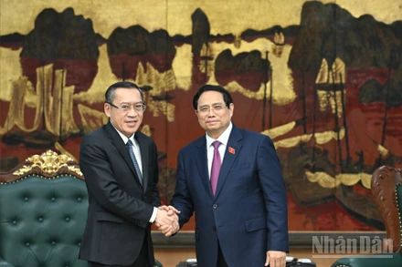 Thủ tướng Chính phủ Phạm Minh Chính và Bộ trưởng Lao động và Phúc lợi Lào Phosay Sayasone. (Ảnh: TRẦN HẢI) 