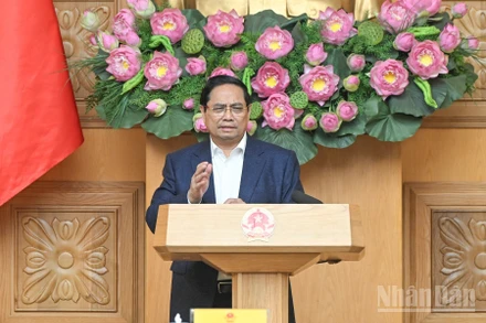 Thủ tướng Chính phủ Phạm Minh Chính chủ trì cuộc họp rà soát, đẩy nhanh tiến độ triển khai "Chiến dịch Quang Trung" thần tốc xây dựng lại, sửa chữa nhà cửa cho người dân vùng bị thiên tai. (Ảnh: Trần Hải)