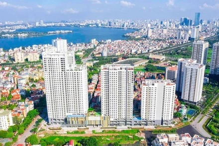 Thủ tướng chỉ đạo quyết liệt thực hiện các giải pháp để tăng nguồn cung, giảm giá nhà ở, bất động sản, ổn định thị trường. (Ảnh: VGP). 