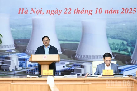 Thủ tướng Chính phủ Phạm Minh Chính chủ trì Phiên họp thứ ba của Ban Chỉ đạo xây dựng nhà máy điện hạt nhân. (Ảnh: TRẦN HẢI)