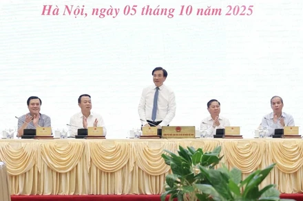 Bộ trưởng, Chủ nhiệm Văn phòng Chính phủ Trần Vân Sơn chủ trì họp báo Chính phủ thường kỳ. (Ảnh: VGP)