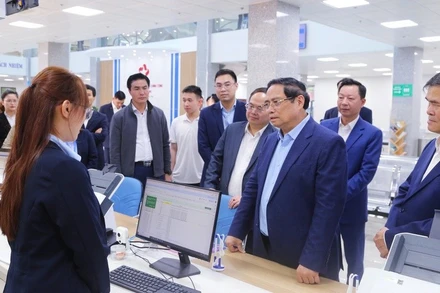 Thủ tướng Chính phủ Phạm Minh Chính thăm Trung tâm phục vụ hành chính công tỉnh Quảng Ninh. (Ảnh: VGP/Nhật Bắc)