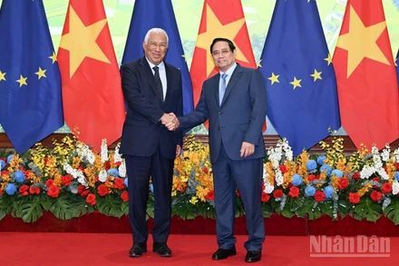 Thủ tướng Chính phủ Phạm Minh Chính và Chủ tịch Hội đồng châu Âu António Costa. (Ảnh: TRẦN HẢI)