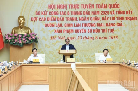 Thủ tướng Chính phủ Phạm Minh Chính chủ trì Hội nghị trực tuyến toàn quốc. (Ảnh: TRẦN HẢI) 