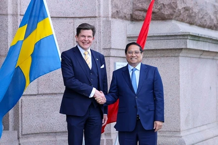 Thủ tướng Phạm Minh Chính và Chủ tịch Quốc hội Thụy Điển Andreas Norlen. (Ảnh: VGP/NHẬT BẮC)