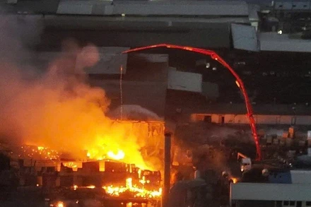 Hiện trường vụ cháy xưởng phế liệu tại thôn Ao, xã Minh Hải, huyện Văn Lâm, tỉnh Hưng Yên. (Ảnh: VGP)