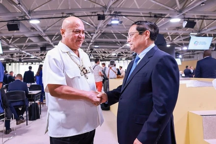 Thủ tướng Chính phủ Phạm Minh Chính gặp Thủ tướng Tuvalu Feleti Penitala Teo (Ảnh: Nhật Bắc/VGP).