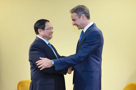 Thủ tướng Chính phủ Phạm Minh Chính có cuộc gặp với Thủ tướng Hy Lạp Kyriakos Mitsotakis. (Ảnh: VGP/NHẬT BẮC)