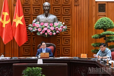 Thủ tướng Chính phủ Phạm Minh Chính chủ trì cuộc họp của Thường trực Chính phủ về thúc đẩy Dự án tuyến đường sắt Lào Cai-Hà Nội-Hải Phòng. (Ảnh: TRẦN HẢI)