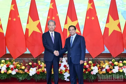 Thủ tướng Chính phủ Phạm Minh Chính và đồng chí Triệu Lạc Tế, Ủy viên Thường vụ Bộ Chính trị, Ủy viên trưởng Ủy ban Thường vụ Đại hội Đại biểu Nhân dân toàn quốc nước Cộng hòa nhân dân Trung Hoa. (Ảnh: Trần Hải)