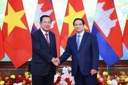 Thủ tướng Chính phủ Phạm Minh Chính và Chủ tịch Đảng Nhân dân Campuchia (CPP), Chủ tịch Thượng viện Campuchia Hun Sen. (Ảnh: TRẦN HẢI)