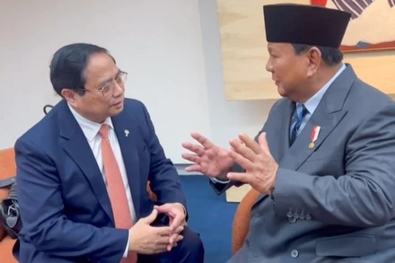Thủ tướng Chính phủ Phạm Minh Chính gặp Tổng thống Indonesia Prabowo Subianto. (Ảnh: VGP/NHẬT BẮC)