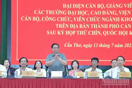 Thủ tướng Chính phủ Phạm Minh Chính chủ trì Hội nghị tiếp xúc cử tri thành phố Cần Thơ sau Kỳ họp thứ 9, Quốc hội khoá XV. (Ảnh: Thanh Giang)