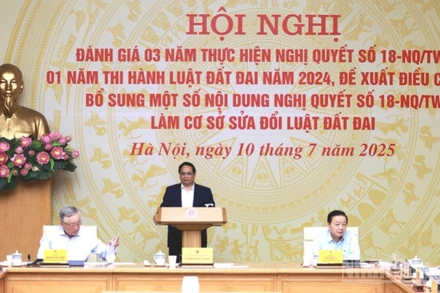 Bí thư Đảng ủy Chính phủ, Thủ tướng Chính phủ Phạm Minh Chính chủ trì hội nghị. (Ảnh: TRẦN HẢI)