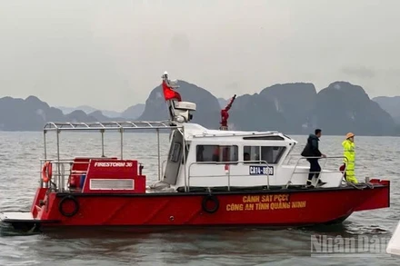 Tỉnh Quảng Ninh huy động lực lượng và phương tiện tổ chức cứu hộ, cứu nạn. (Ảnh: Lương Quang Thọ).