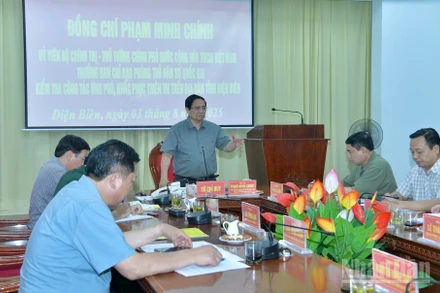 Thủ tướng Chính phủ Phạm Minh Chính chủ trì cuộc họp bàn giải pháp ứng phó, khắc phục hậu quả thiên ta mưa lũ. (Ảnh: Thanh Giang)