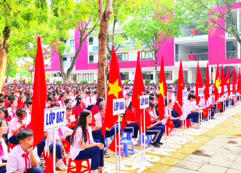 Trường trung học cơ sở Thạch Bàn (phường Long Biên) chuẩn bị cho năm học mới.