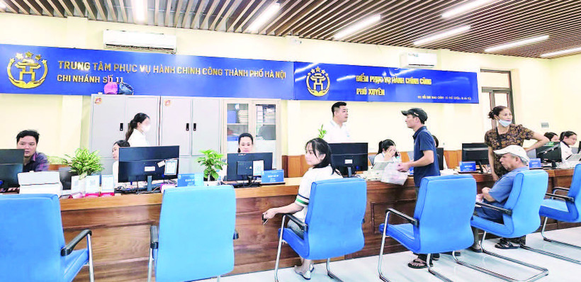 Điểm phục vụ hành chính công xã Phú Xuyên đón tiếp, xử lý thủ tục hành chính cho người dân từ ngày đầu hoạt động theo mô hình chính quyền mới.