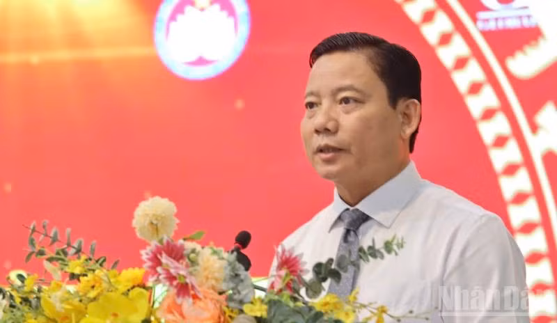 Phó Chủ tịch Ủy ban nhân dân tỉnh Long An Phạm Tấn Hòa phát biểu.