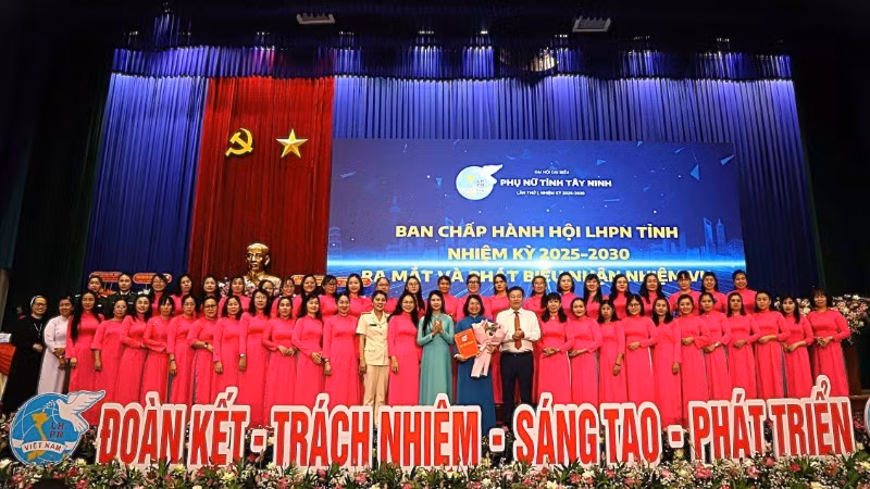 Ban Chấp hành Hội Liên hiệp Phụ nữ Tây Ninh khóa I, nhiệm kỳ 2025-2030 ra mắt Đại hội.