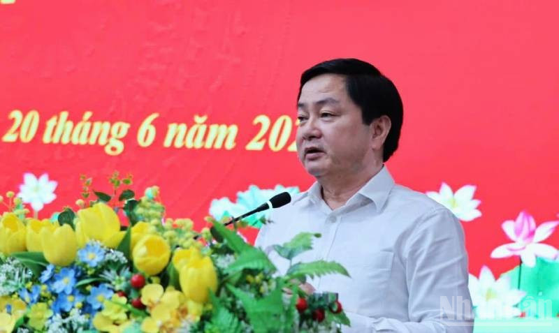 Bí thư Tỉnh ủy Long An Nguyễn Văn Quyết phát biểu chỉ đạo.
