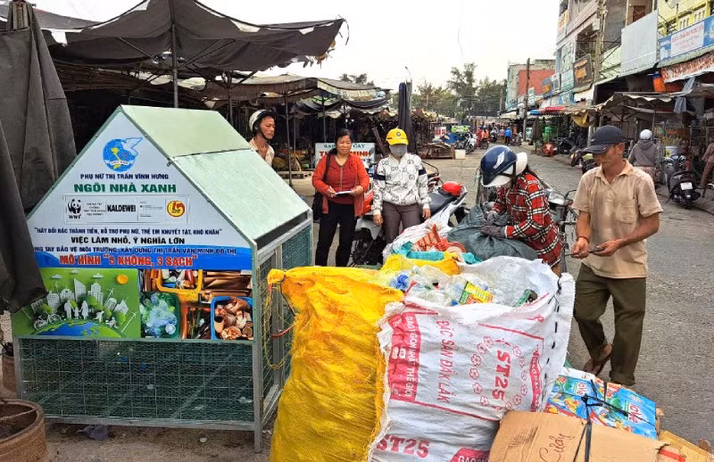 Bán phế liệu từ ngôi nhà xanh dùng để gây quỹ an sinh xã hội