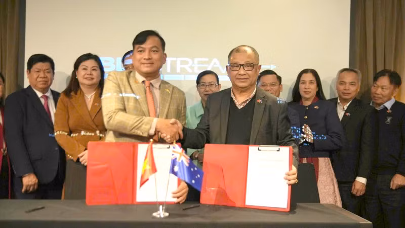 Hội Doanh nhân trẻ tỉnh Tây Ninh và Hội Doanh nhân tại Australia (VBAA) đã ký kết biên bản hợp tác tại Hội nghị.