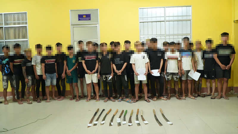 Các đối tượng tại cơ quan công an.