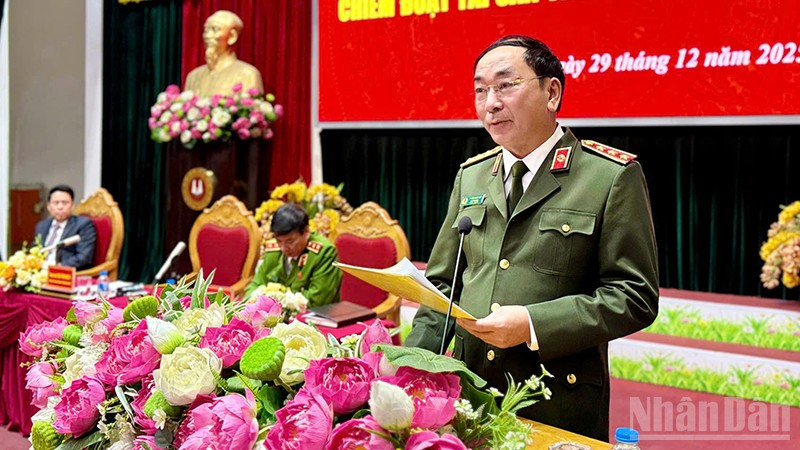 Thượng tướng, PGS, TS Trần Quốc Tỏ, Ủy viên Trung ương Đảng, Thứ trưởng Công an phát biểu tại hội thảo. Ảnh: Dương Thịnh