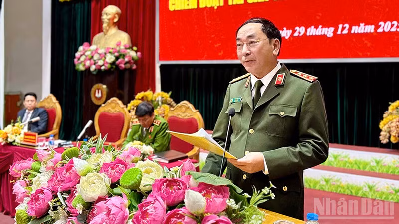 Thượng tướng, PGS, TS Trần Quốc Tỏ, Ủy viên Trung ương Đảng, Thứ trưởng Công an phát biểu tại hội thảo. Ảnh: Dương Thịnh